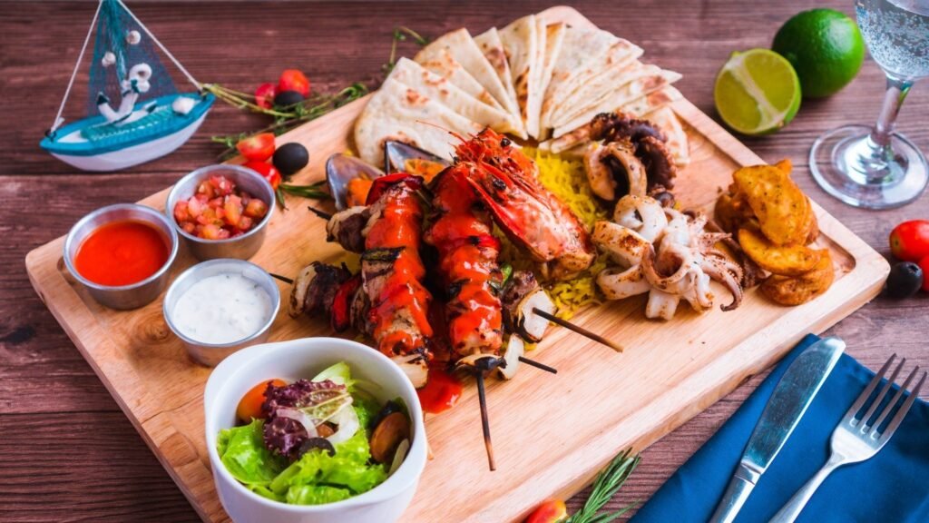 Souvlaki là một món nướng làm từ các loại thịt cơ bản là heo